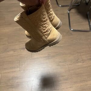 Old navy boots little hirls